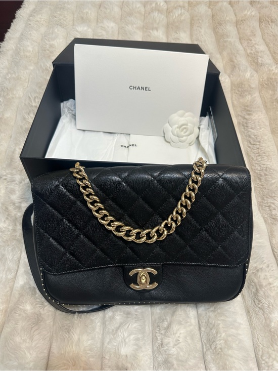 CHANEL Handbags - CHANEL Black Quilted Leather Shoulder Bag with Gold Chain